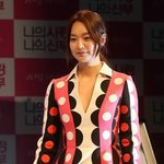 신민아만 소화할수 있는 v라인 원피스