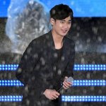 <b>폭우</b> 뚫고 팬들만나러간 김수현