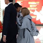 <b>이불</b>같은옷 또 입은 씨엘..점퍼야 <b>이불</b>이야?