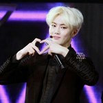 [EXO] 너네 <b>수스</b>엠할때 핸폰 어떻게 들어?