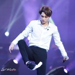 [카이] 애기 <b>발바닥</b>에 휴지붙었어? 