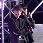 [EXO] 뭔가 <b>판</b><b>녀</b>보고있는짤
