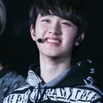 [EXO] 얘보면 20대맞는지 <b>의문</b>듬