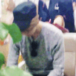 [세훈] <b>중국팬</b>이 선물주려고 세훈이를 불렀는데~