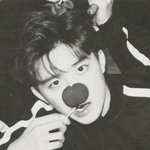 [EXO] 아까 경수 배경물어본앤데