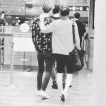 [CHEN] 다친막내 부축하는 다정이횽아