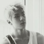 [EXO] 이른 아침에 베란다로 나갔는데 <b>옆집</b> 남자가 비스듬히 서...