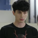 [시우민] <b>이동욱</b>님의 익숙한 티셔츠ㅋㅋ