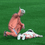 [레이] 시우민은 레이의 습관이 엉덩이 만지기라고 폭로했다.