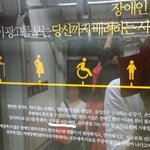 <b>구두</b>를 신은 여성