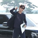 <b>영화속</b> 한장면같은 정우성의 출국현장