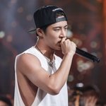 무대 아래에서는 소녀같은 비아이