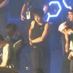 [시우민] 스태프<b>분과</b> 무슨 얘기중이얌?