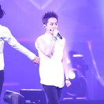 [시우민] 야무지게 꽉 쥔 손.