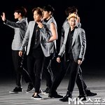 [EXO] 진짜멀었나봐 <b>기자사진</b>도 화질이이롬..