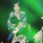 [EXO] <b>종인</b>이는 오늘도 루한이 한테 업혔네
