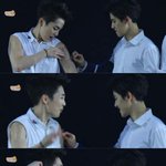 [시우민] 민석이 스티커 떼는거 <b>아포</b>ㅜㅜ