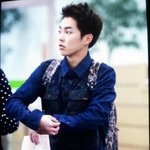[EXO] 혼자 <b>셔츠</b>에 머리까지 세우고 입국하심
