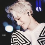 男아이돌 신비로운 <b>은발</b> 머리