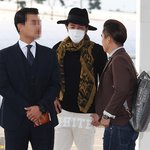 공항에서 자면서 <b>이동</b>중인 장근석ㅋㅋㅋ