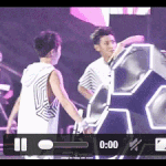 [시우민] <b>신문물</b>이 신기한 시우민 ㅋㅋ