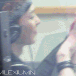 [시우민] <b>새침</b>하게 네일확인하는 민석이~<b>새침</b>새침