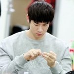 어깨깡패 <b>유연석</b> ㄷㄷㄷㄷㄷ