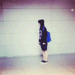 [레이] 귀여움) 공항에서 <b>팬들</b>이 자꾸 인사를 하니깐...