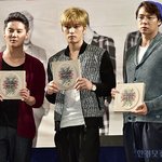 <b>JYJ</b> 팬사인회 박유천 숄카라 가디건 패션