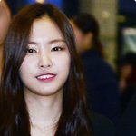 [에이핑크] 오늘자 <b>장미꽃</b>들고 입국 손나은
