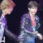 [EXO] 카이 삐끗 안한척.<b>gif</b>