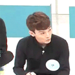 [CHEN] 발 쭉뻗고 앉은 첸꼬미 