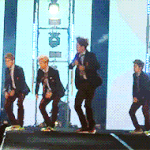 [카이] 인어들~종인이가팬석으로 <b>물건</b>던지는움짤