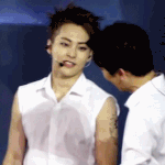 [시우민] <b>장난기</b> 가득한 동생 쳐다보는 눈빛이..