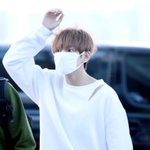 <b>아래위</b>로 박시한옷입은 방탄 뷔