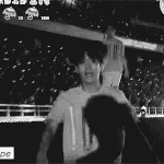 다들 백현이 슴콘 브이 줌인 짤봤어? ㅜㅜㅜ(<b>오열</b>)너무귀여워..