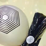 [레이] 씽이가 <b>악수</b>해줫대.. 직접 티셔츠 나눠주면서...