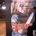 [추억파리여] 광고판을 뚫고 나오는 <b>처키</b>