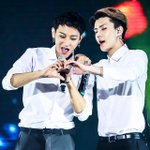 [EXO] 요즘 애들 밖으로 나온 사진 보면