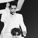 [EXO] (둘기주의)가운데에서 <b>드럼</b>치던 둘이 사라졌네..