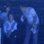 [EXO] <b>세훈이</b>가 루한 마지막솔로무대 보고있던게 이거?