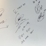 [EXO] 비폴에 애들이 새로 <b>낙서</b>했댘ㅋㅋㅋㅋㅋ