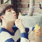 비눗<b>방울</b> 가지고 노는 아이돌