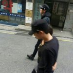 [EXO]  도경수 <b>허리</b> 잡고 다니는 사람 누구냐