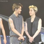 [EXO] 분명 같은 <b>조명</b>을 받았는데