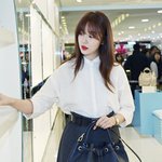 [윤은혜] 백화점에서 <b>쇼핑</b>중인 이기적인 기럭지의 윤은혜~~!!
