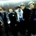 [EXO] Q. [상황<b>문답</b>] 우연히 지나가는데 낯 익은 사람들이