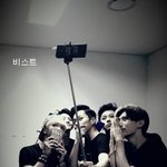 아이돌이 셀<b>카봉</b>을 쓰는 방법