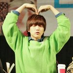 부드러운 <b>두</b>부상 男 아이<b>돌</b>들