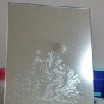 거울에 이상한 <b>무늬</b>가 생겼어요